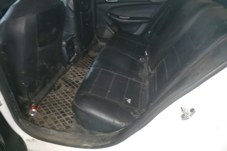 Used Roewe i5 2019 1.5L Automatic 4G Connected Langyue Edition Left Rear Seat