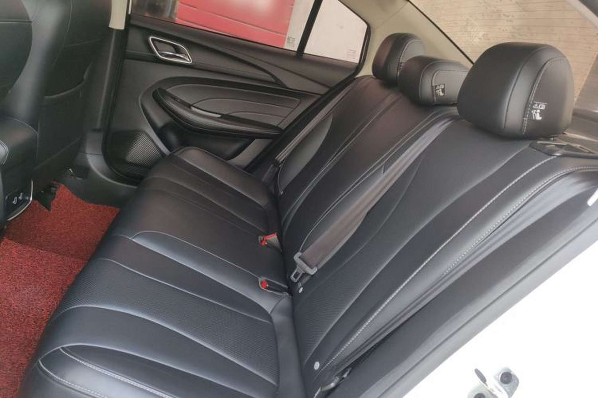 Used Roewe i5 2019 20T Automatic 4G Connect Luxury Flagship Edition Left Rear Seat