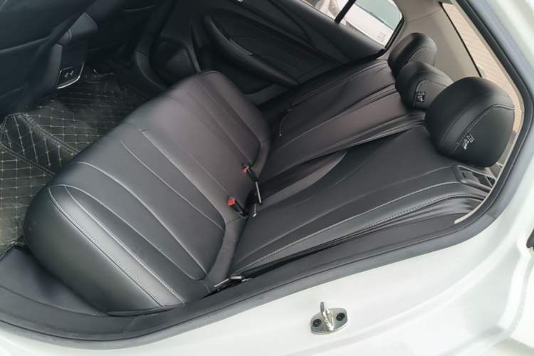 Used Roewe i5 2019 1.5L Manual 4G Connect Leehao Flagship Edition Left Rear Seat