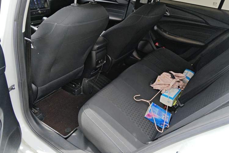 Used Roewe i5 2019 1.5L Automatic 4G Connected Langyue Edition Left Rear Seat