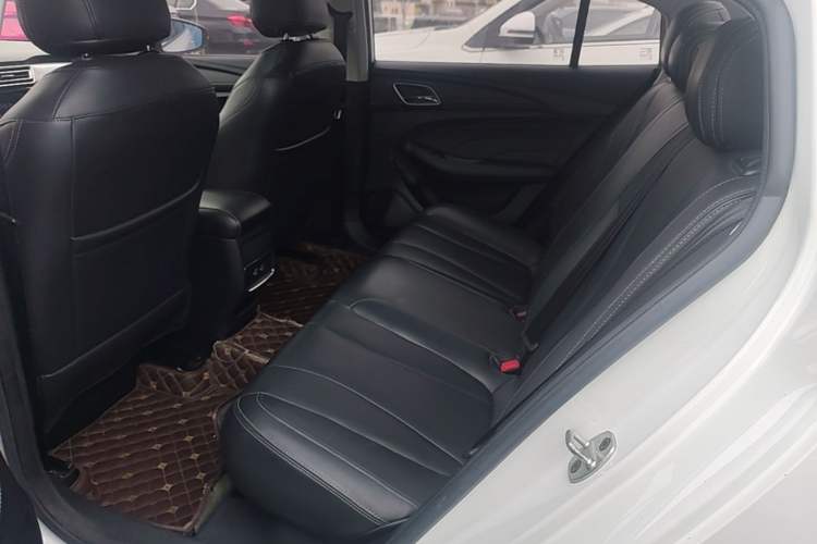 Used Roewe i5 2019 1.5L Automatic 4G Connected Langyue Edition Left Rear Seat