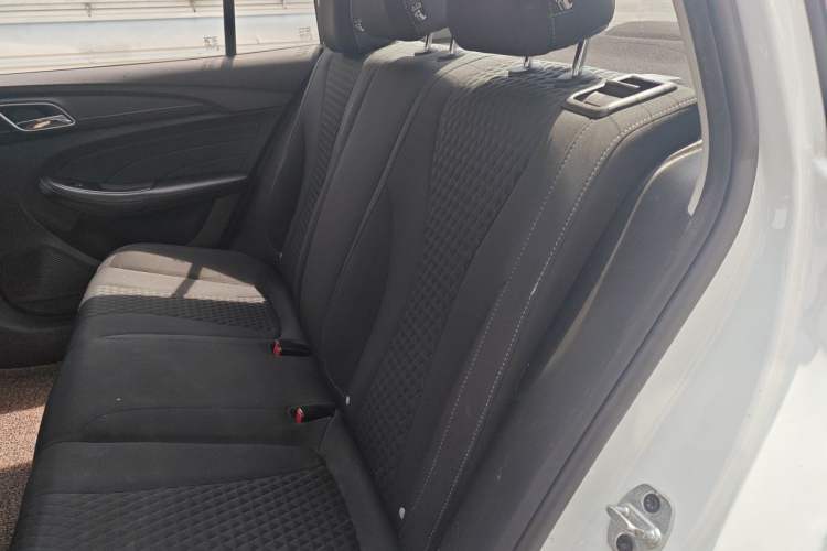 Used Roewe i5 2019 1.5L Automatic 4G Connected Langyue Edition Left Rear Seat