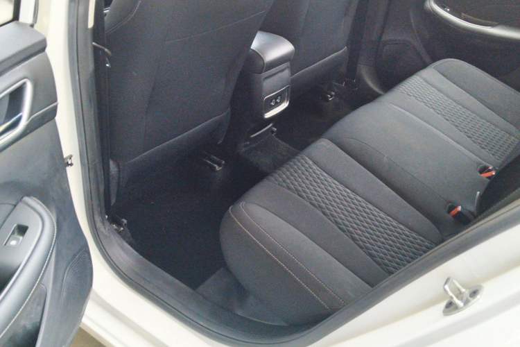 Used Roewe i5 2019 1.5L Automatic 4G Connected Linghao Edition Left Rear Seat