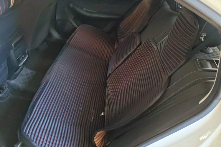 Used Roewe i5 2019 1.5L Automatic 4G Connected Langyue Edition Left Rear Seat