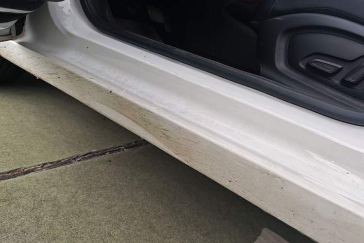 Used Roewe i5 2019 20T Automatic SmartConnect Luxury Prestige Edition Left Side Sill