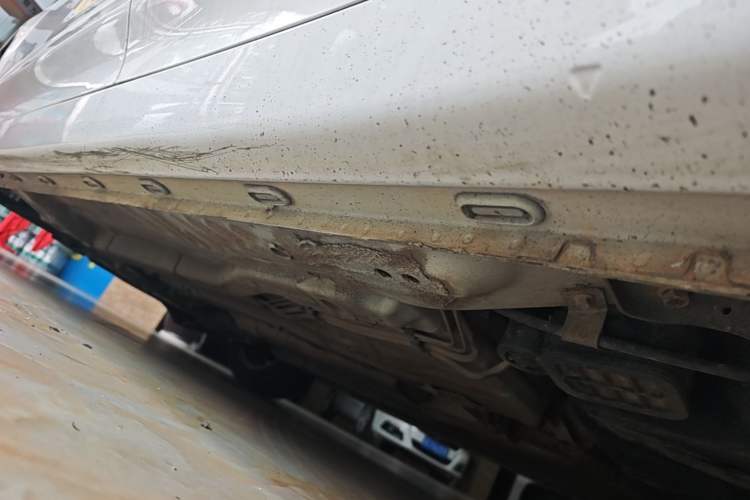 Used Roewe i5 2019 1.5L Manual 4G Connectable Langhao Edition Left Side Sill