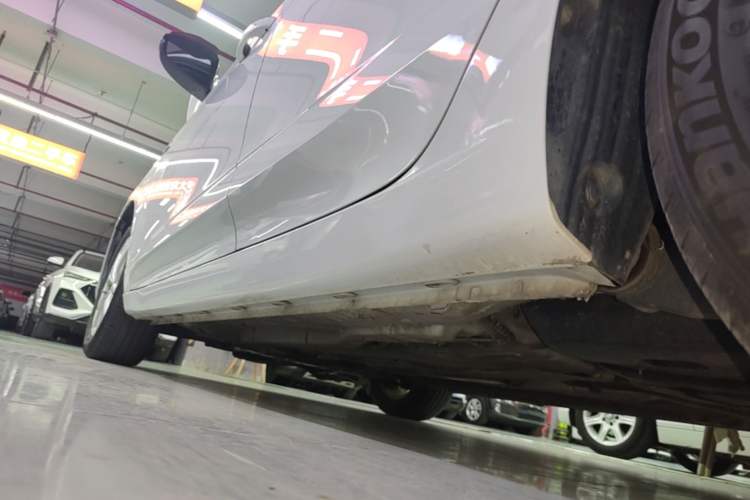 Used Roewe i5 2019 1.5L Automatic 4G Connected Linghao Edition Left Side Sill