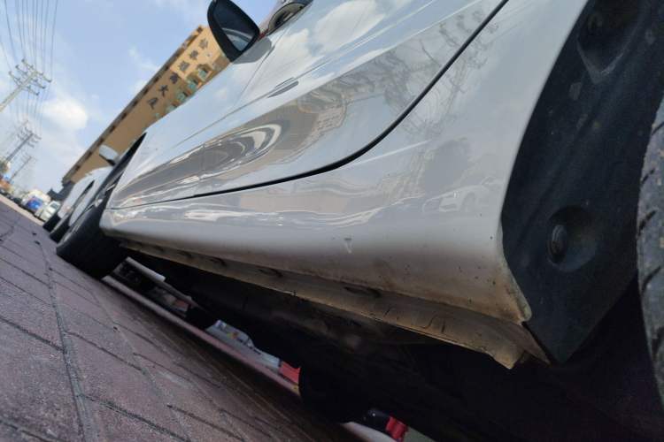 Used Roewe i5 2019 20T Automatic 4G Connect Luxury Flagship Edition Left Side Sill