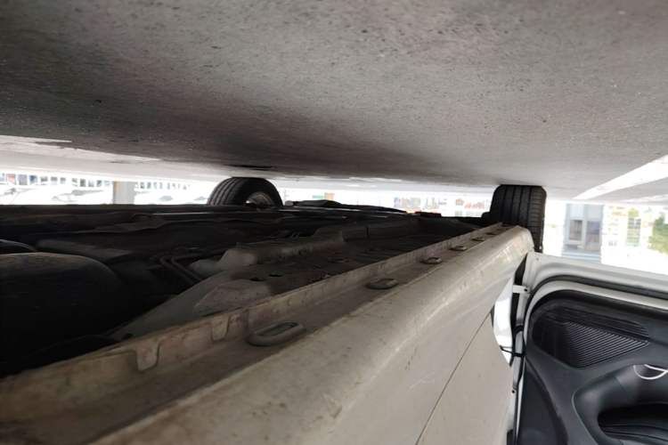 Used Roewe i5 2019 1.5L Automatic 4G Connected Linghao Edition Left Side Sill