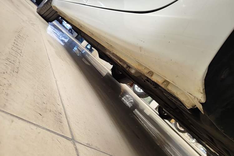 Used Roewe i5 2019 1.5L Automatic 4G Connected Langhao Edition Left Side Sill