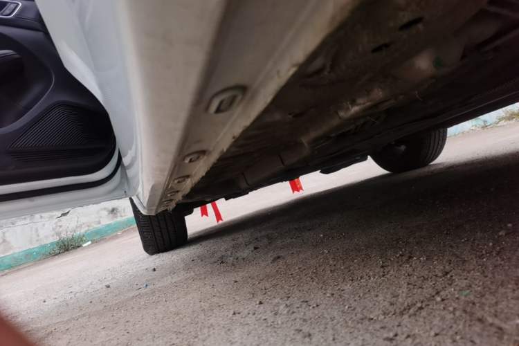 Used Roewe i5 2019 1.5L Automatic 4G Connected Langhao Edition Left Side Sill