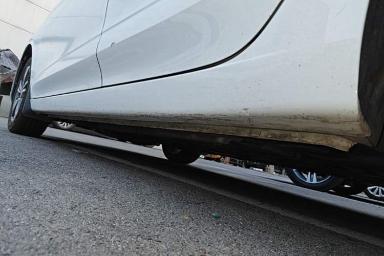 Used Roewe i5 2019 1.5L Automatic 4G Connected Langhao Edition Left Side Sill