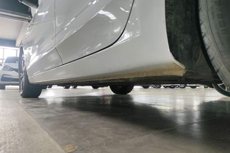 Used Roewe i5 2019 1.5L Automatic 4G Connected Langhao Edition Left Side Sill
