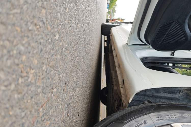 Used Roewe i5 2019 1.5L Manual 4G Connectable Langhao Edition Left Side Sill