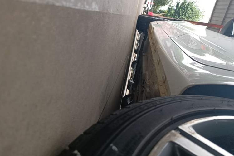 Used Roewe i5 2019 20T Automatic 4G Connected Supercharged Flagship Edition Left Side Sill