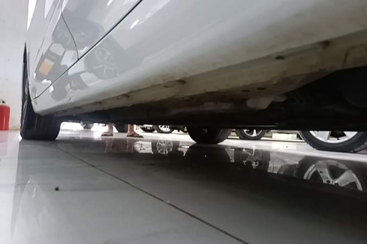Used Roewe i5 2019 1.5L Automatic 4G Connected Linghao Flagship Edition Left Side Sill