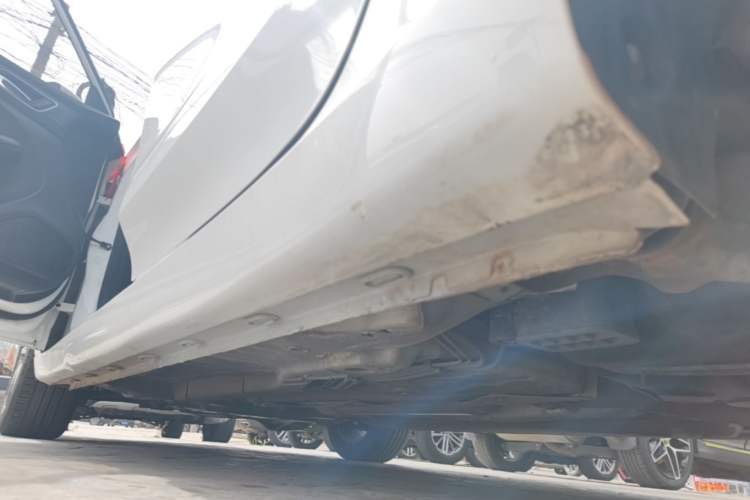 Used Roewe i5 2019 1.5L Automatic 4G Connected Langhao Edition Left Side Sill