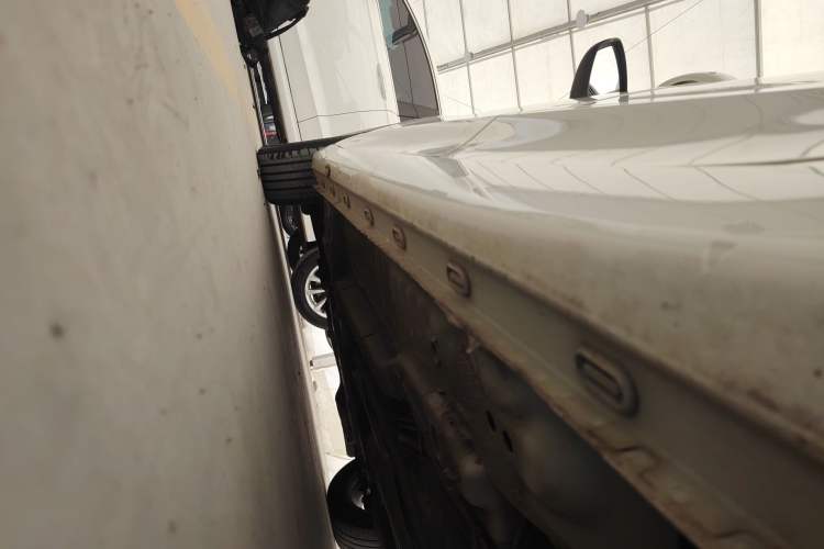 Used Roewe i5 2019 1.5L Automatic 4G Connected Linghao Edition Left Side Sill