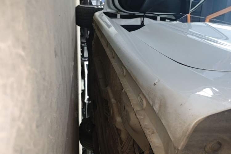 Used Roewe i5 2019 1.5L Manual 4G Connect Leehao Flagship Edition Left Side Sill