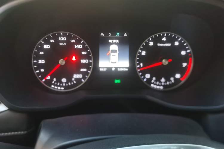 Used Roewe i5 2019 1.5L Automatic 4G Connected Langhao Edition Odometer Close Up