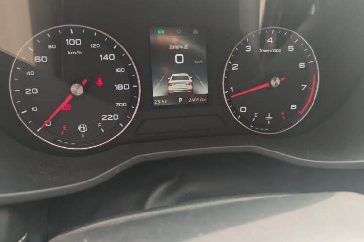 Used Roewe i5 2019 1.5L Automatic 4G Connected Langyue Edition Odometer Close Up