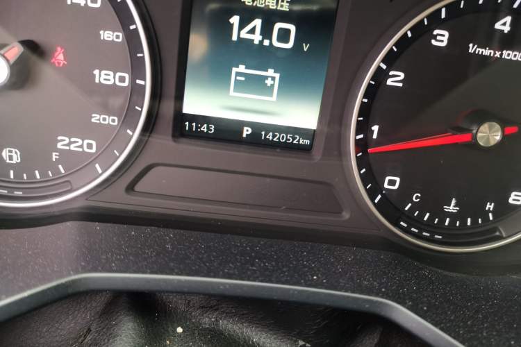 Used Roewe i5 2019 1.5L Automatic 4G Connected Langyue Edition Odometer Close Up