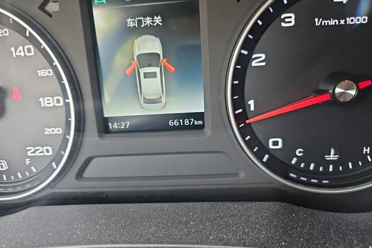 Used Roewe i5 2019 1.5L Manual 4G Connectable Langhao Edition Odometer Close Up