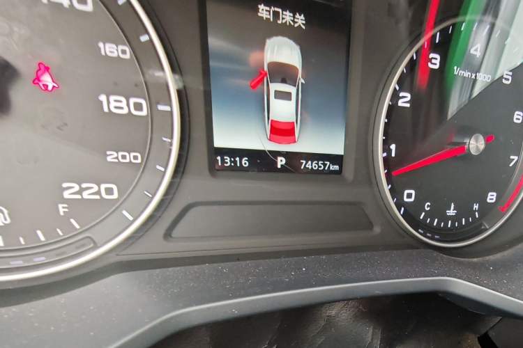 Used Roewe i5 2019 1.5L Automatic 4G Connected Langhao Edition Odometer Close Up