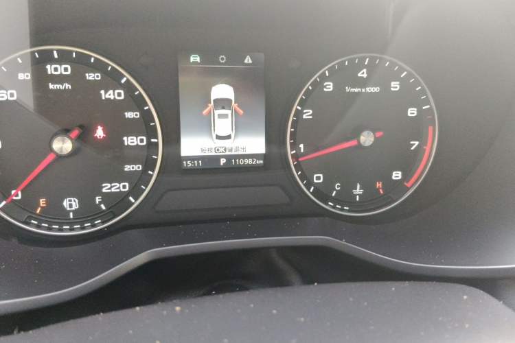 Used Roewe i5 2019 1.5L Automatic 4G Connected Langyue Edition Odometer Close Up