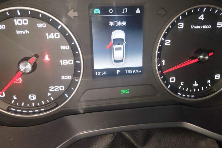 Used Roewe i5 2019 1.5L Automatic 4G Connected Langhao Edition Odometer Close Up
