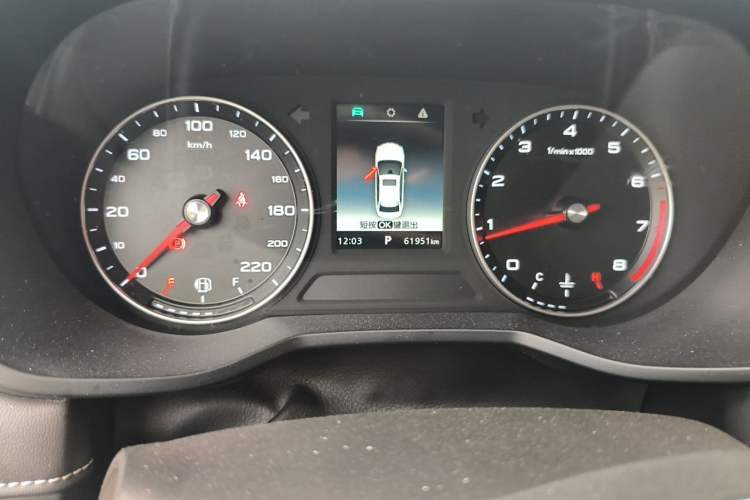 Used Roewe i5 2019 1.5L Automatic 4G Connected Linghao Edition Odometer Close Up