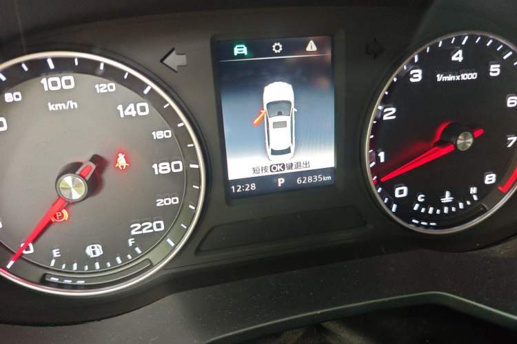 Used Roewe i5 2019 1.5L Automatic 4G Connected Langzhen Edition Odometer Close Up
