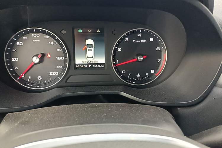 Used Roewe i5 2019 1.5L Automatic 4G Connected Langhao Edition Odometer Close Up