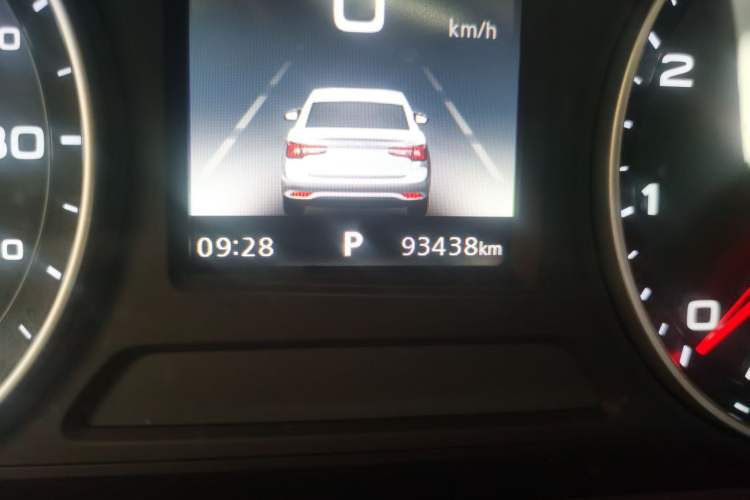 Used Roewe i5 2019 1.5L Automatic 4G Connected Langhao Edition Odometer Close Up