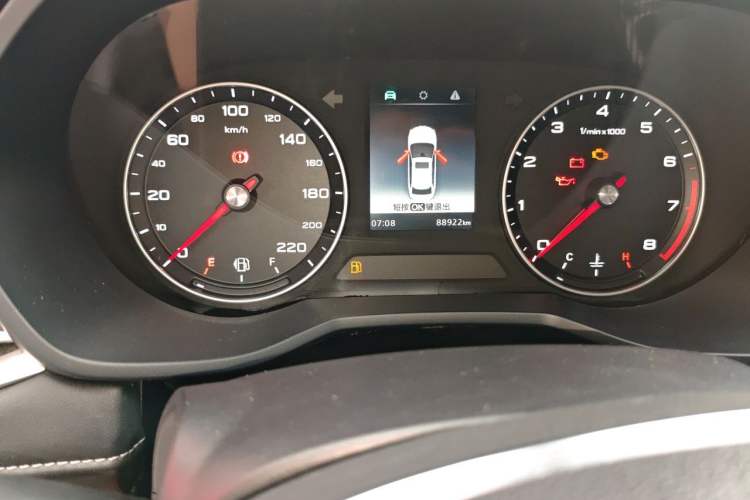 Used Roewe i5 2019 1.5L Manual 4G Connectable Langhao Edition Odometer Close Up