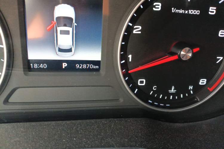 Used Roewe i5 2019 1.5L Automatic 4G Connected Langyue Edition Odometer Close Up