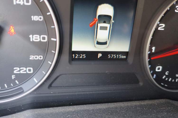 Used Roewe i5 2019 1.5L Automatic 4G Connected Langhao Edition Odometer Close Up