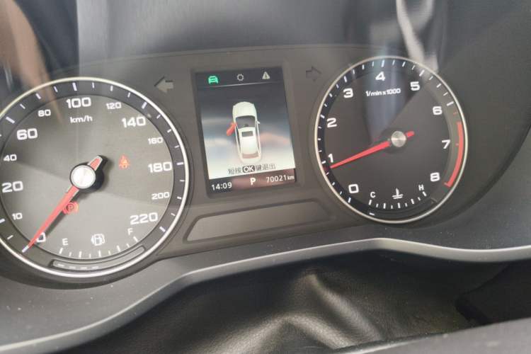 Used Roewe i5 2019 1.5L Automatic 4G Connected Langhao Edition Odometer Close Up