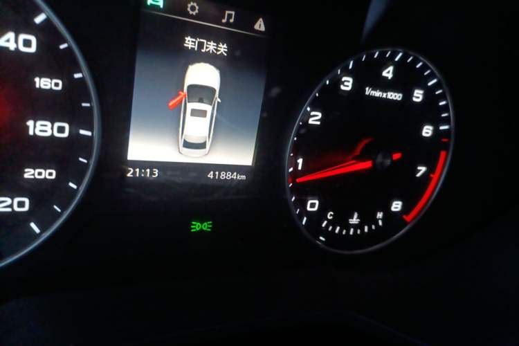 Used Roewe i5 2019 1.5L Manual 4G Connected Langyue Edition Odometer Close Up