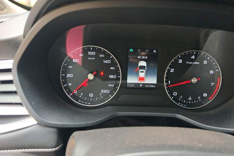 Used Roewe i5 2019 1.5L Automatic 4G Connected Langhao Edition Odometer Close Up
