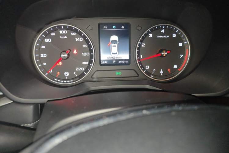 Used Roewe i5 2019 1.5L Automatic 4G Connected Langhao Edition Odometer Close Up