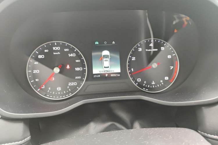 Used Roewe i5 2019 1.5L Automatic 4G Connected Langyue Edition Odometer Close Up