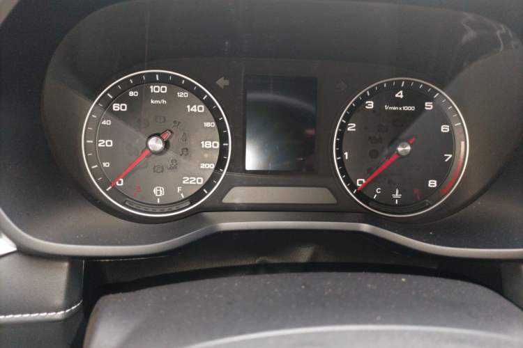 Used Roewe i5 2019 1.5L Automatic 4G Connected Linghao Edition Odometer Close Up