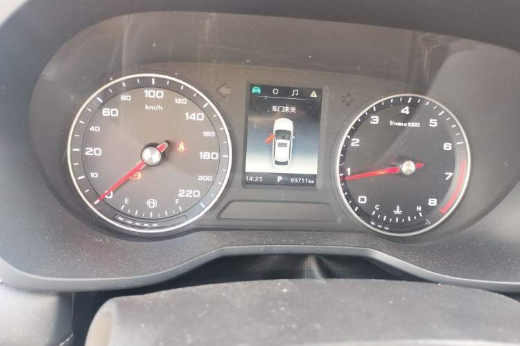 Used Roewe i5 2019 1.5L Automatic 4G Connected Langhao Edition Odometer Close Up