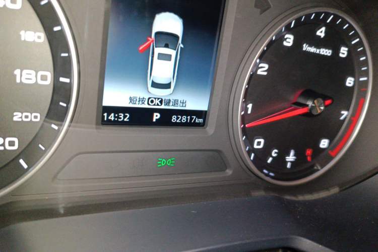 Used Roewe i5 2019 1.5L Automatic 4G Connected Langhao Edition Odometer Close Up