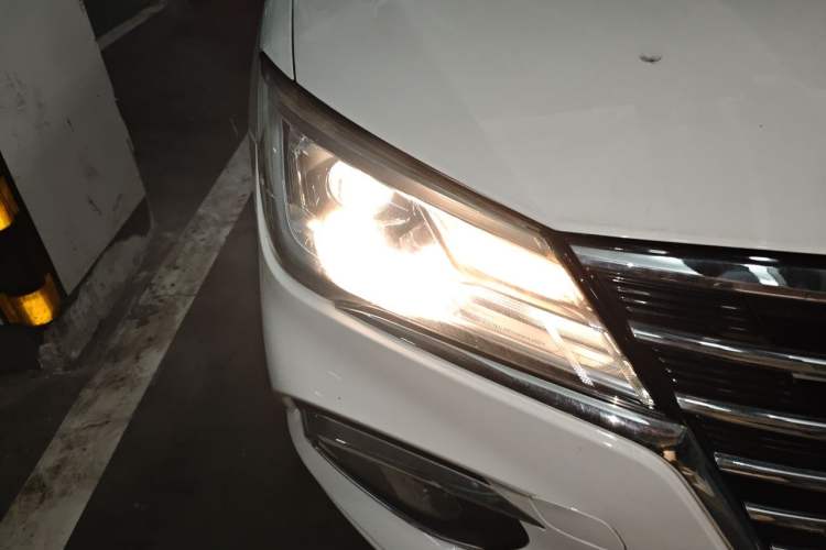 Used Roewe i5 2019 1.5L Automatic 4G Connected Langyue Edition Right Front Headlight