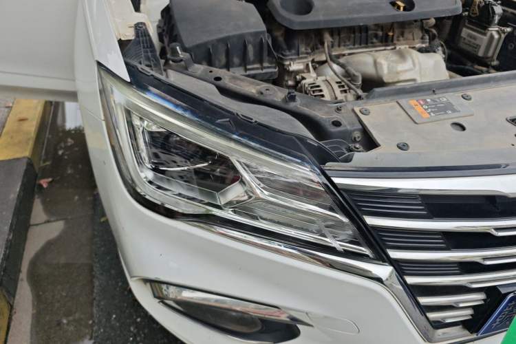 Used Roewe i5 2019 1.5L Automatic 4G Connected Langhao Edition Right Front Headlight