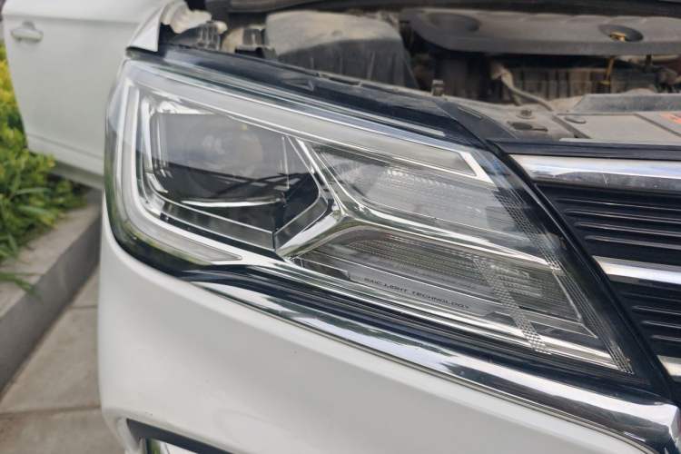 Used Roewe i5 2019 1.5L Automatic 4G Connected Linghao Flagship Edition Right Front Headlight