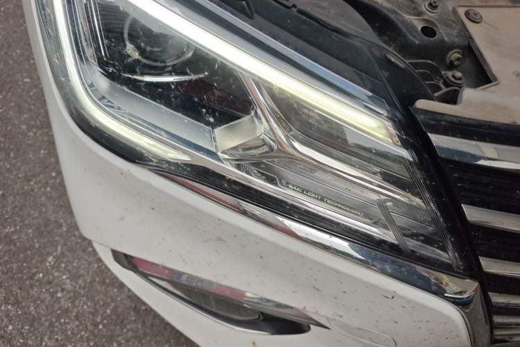 Used Roewe i5 2019 20T Automatic 4G Connected Supercharged Flagship Edition Right Front Headlight