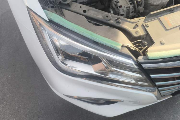 Used Roewe i5 2019 1.5L Manual 4G Connected Langyue Edition Right Front Headlight
